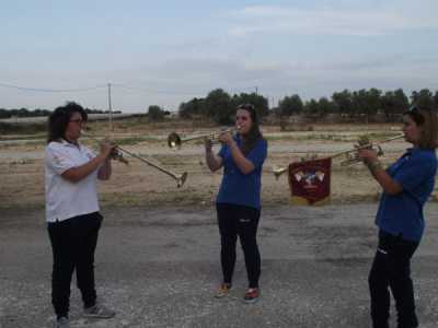 Altri invece si cimentano con la chiarina, una semplice tromba in voga gi� tra gli antichi romani